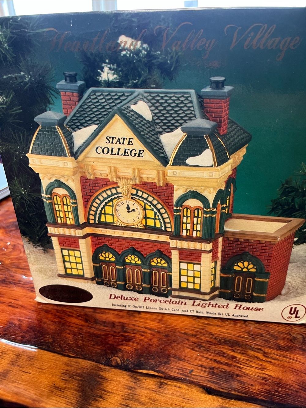 "State College" Deluxe Porcelain Lighted House - Green/Brick
